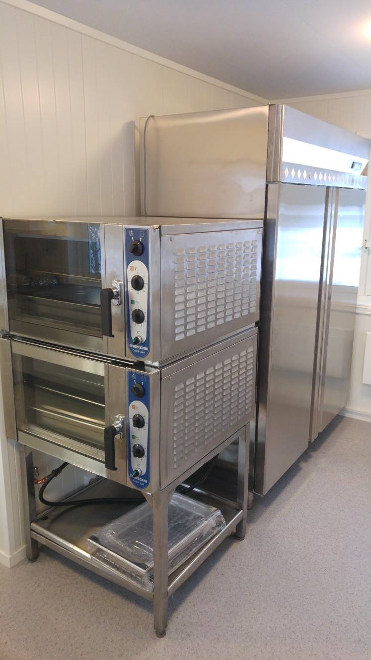 Konveksjonsovn og kjøleskap