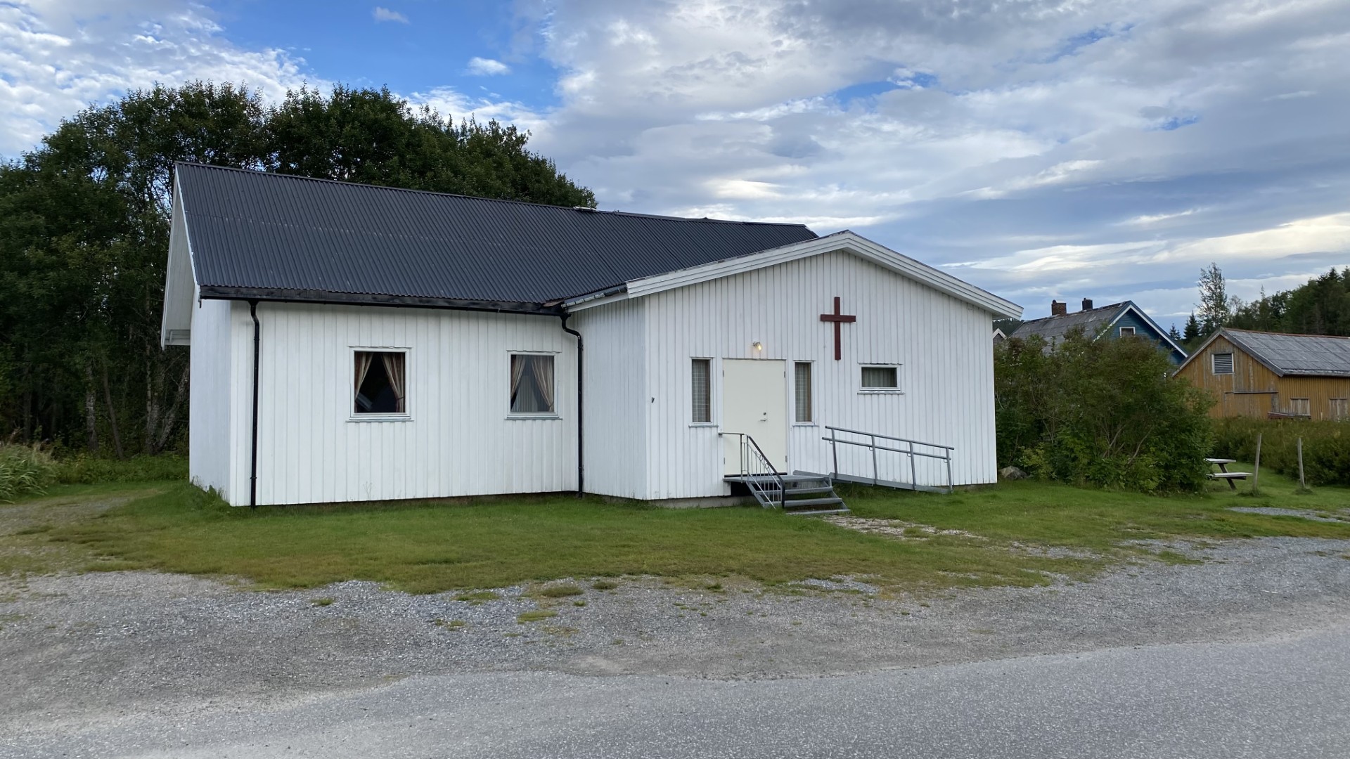 Bangsund bedehus driver arbeid for å forkynne Bibelens budskap. Arbeidet er basert på den evangelisk lutherske lære.